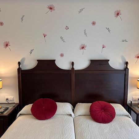 Hotel Y Apartamentos La Lonja Onís Екстериор снимка