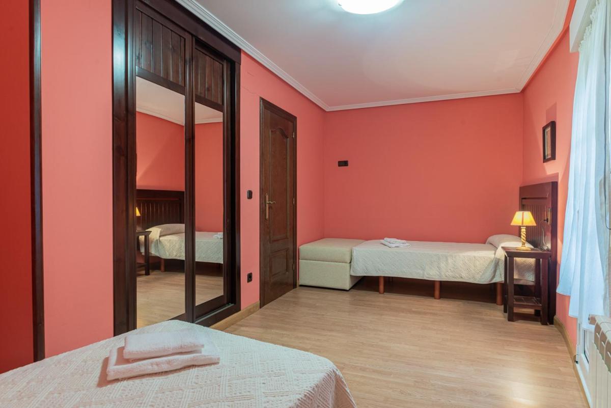 Hotel Y Apartamentos La Lonja Onís Екстериор снимка