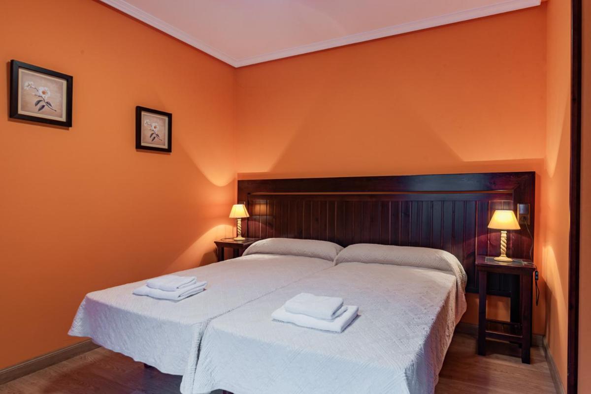 Hotel Y Apartamentos La Lonja Onís Екстериор снимка