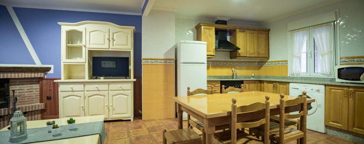 Hotel Y Apartamentos La Lonja Onís Екстериор снимка