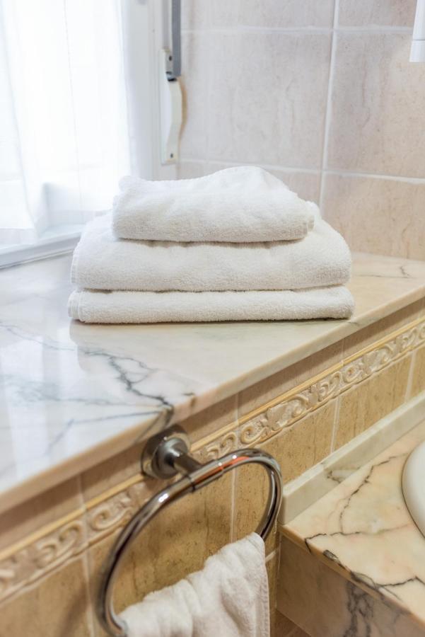 Hotel Y Apartamentos La Lonja Onís Екстериор снимка