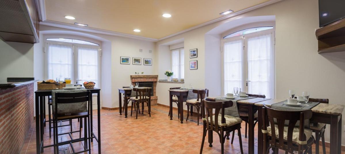 Hotel Y Apartamentos La Lonja Onís Екстериор снимка