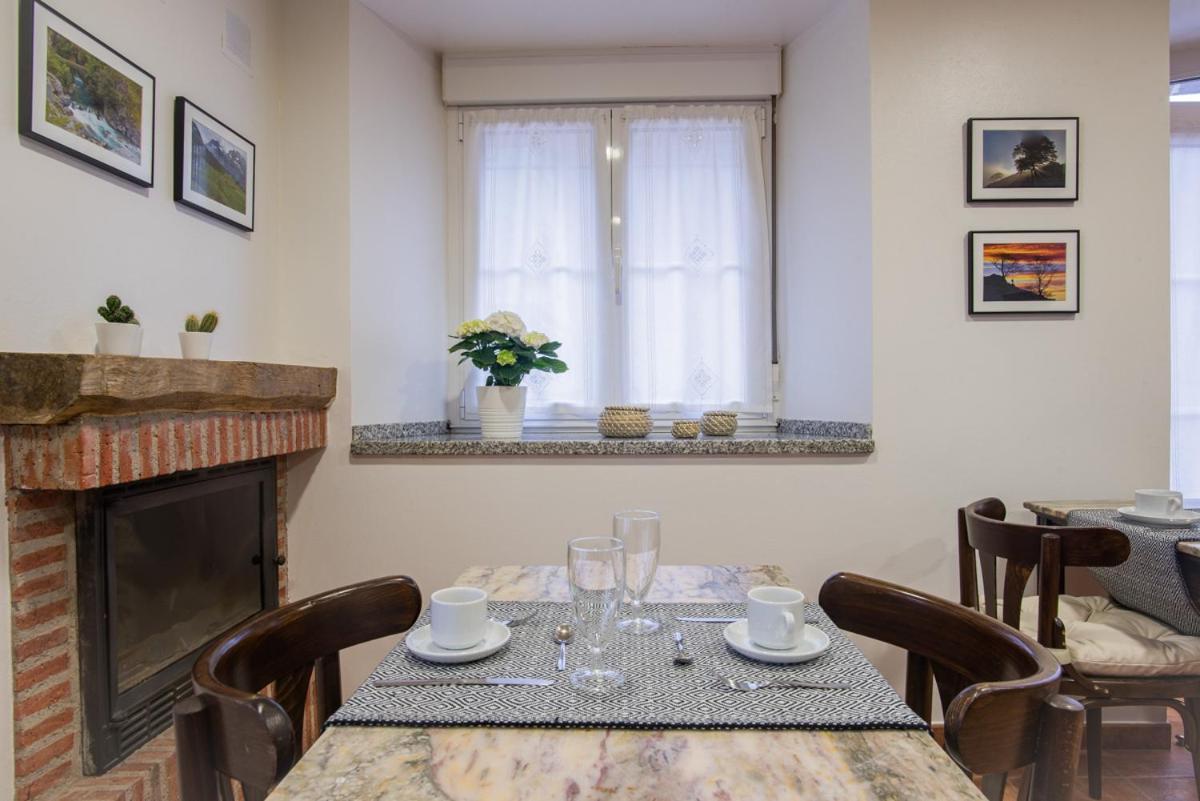 Hotel Y Apartamentos La Lonja Onís Екстериор снимка