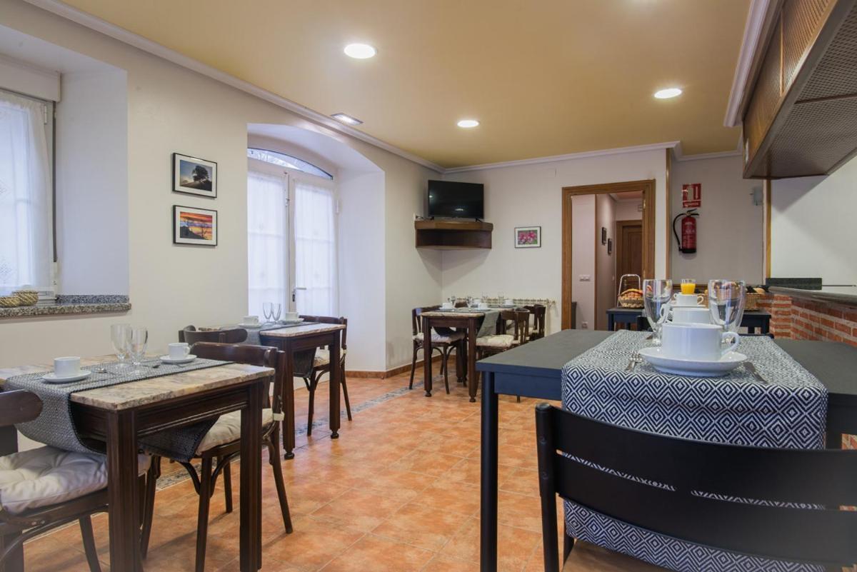 Hotel Y Apartamentos La Lonja Onís Екстериор снимка