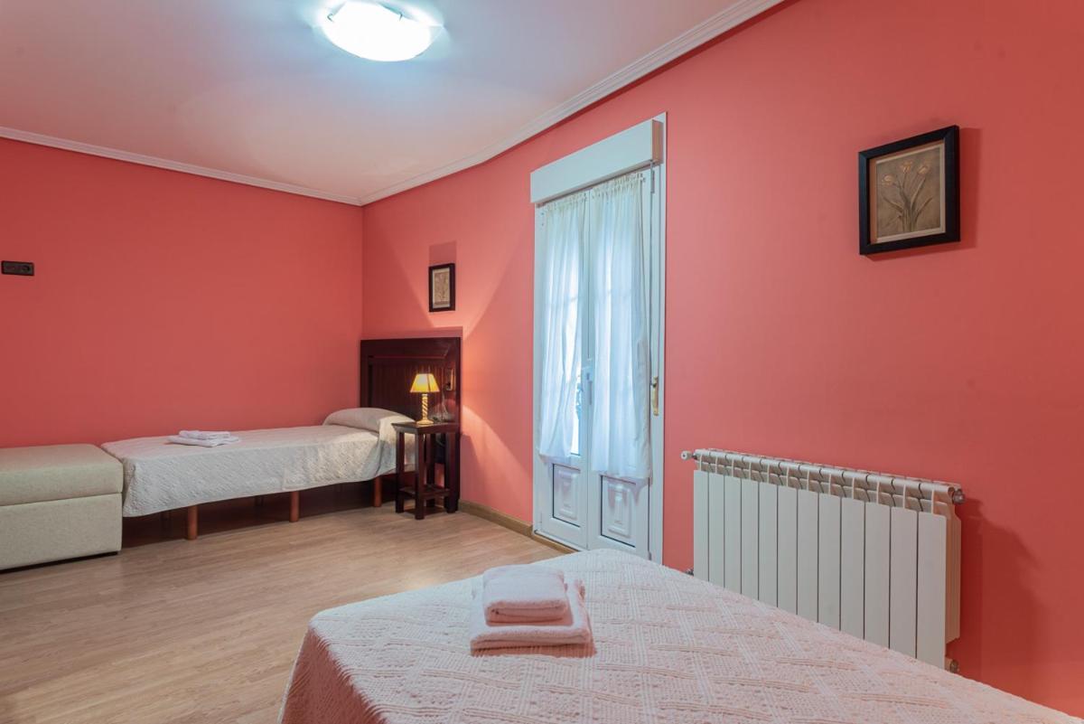 Hotel Y Apartamentos La Lonja Onís Екстериор снимка