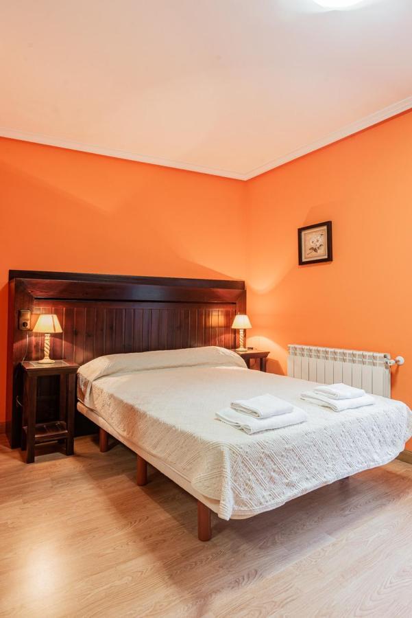 Hotel Y Apartamentos La Lonja Onís Екстериор снимка