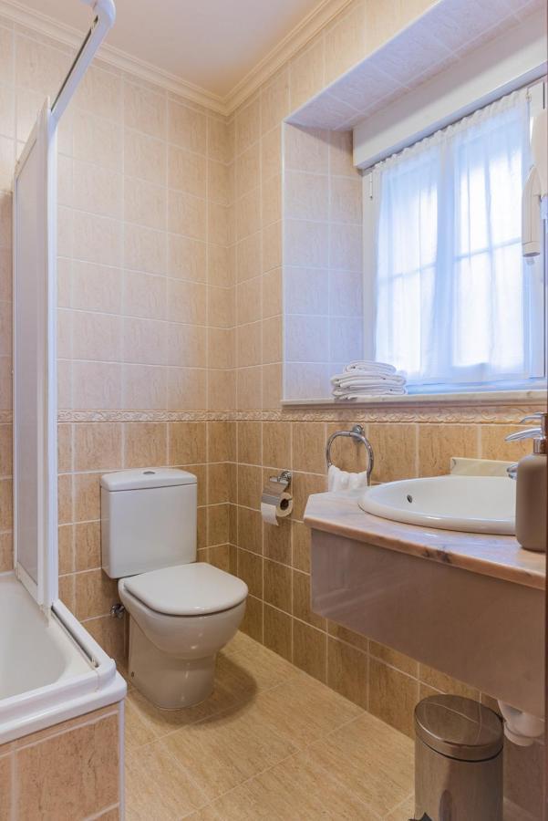 Hotel Y Apartamentos La Lonja Onís Екстериор снимка