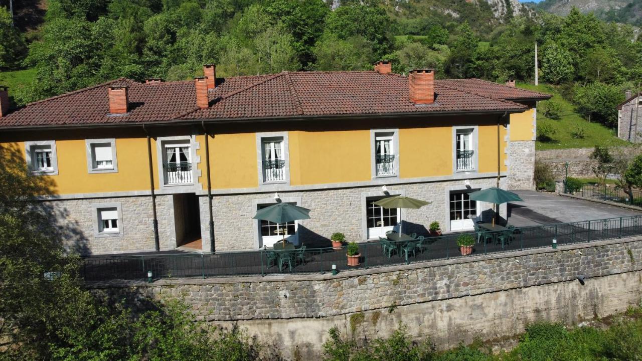 Hotel Y Apartamentos La Lonja Onís Екстериор снимка