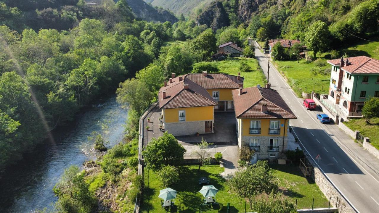 Hotel Y Apartamentos La Lonja Onís Екстериор снимка