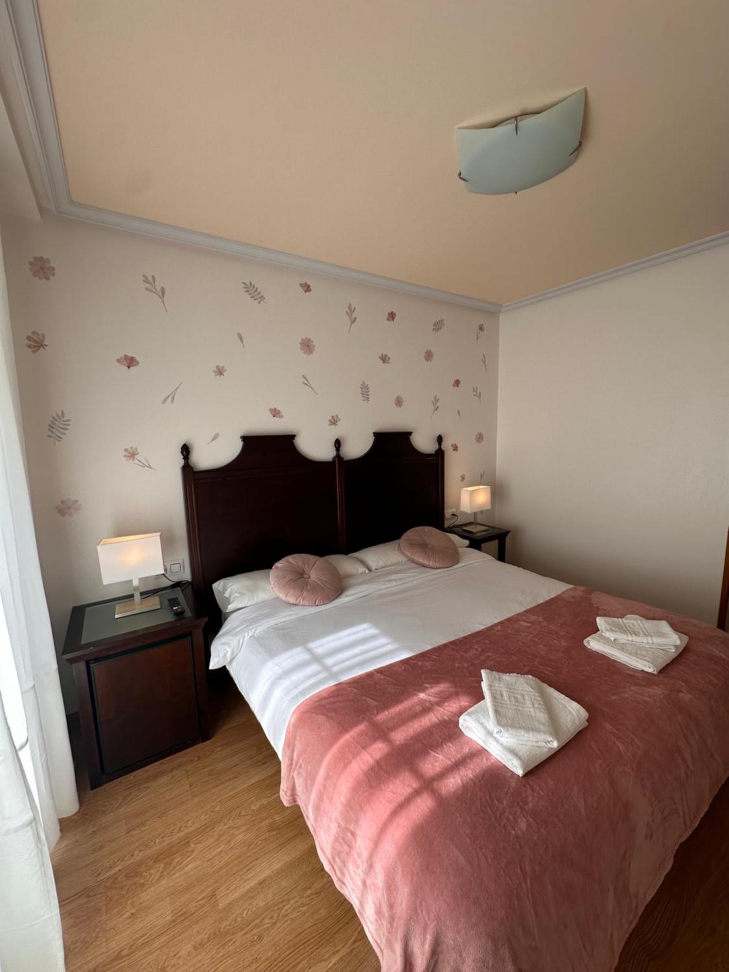 Hotel Y Apartamentos La Lonja Onís Екстериор снимка