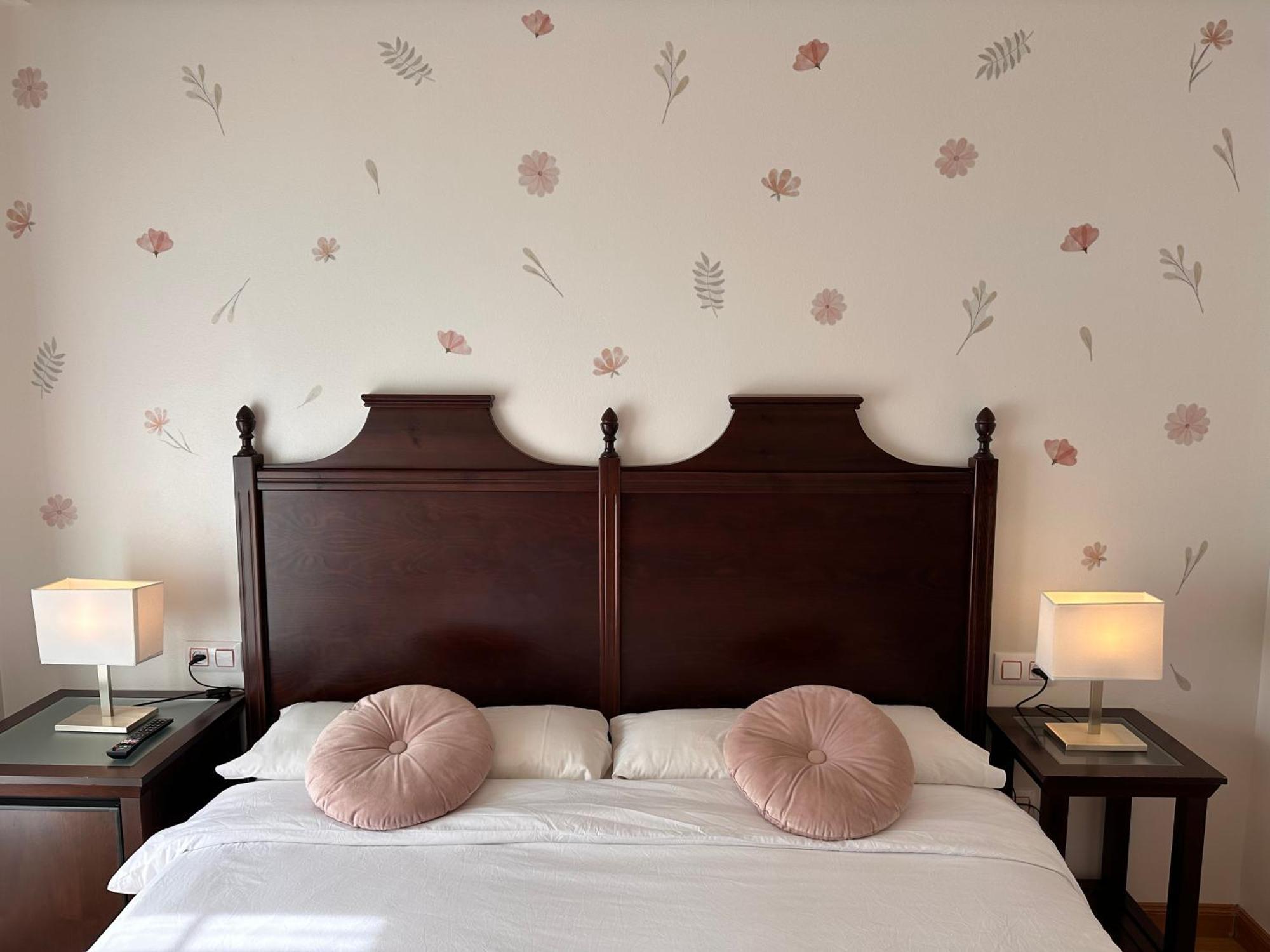 Hotel Y Apartamentos La Lonja Onís Екстериор снимка