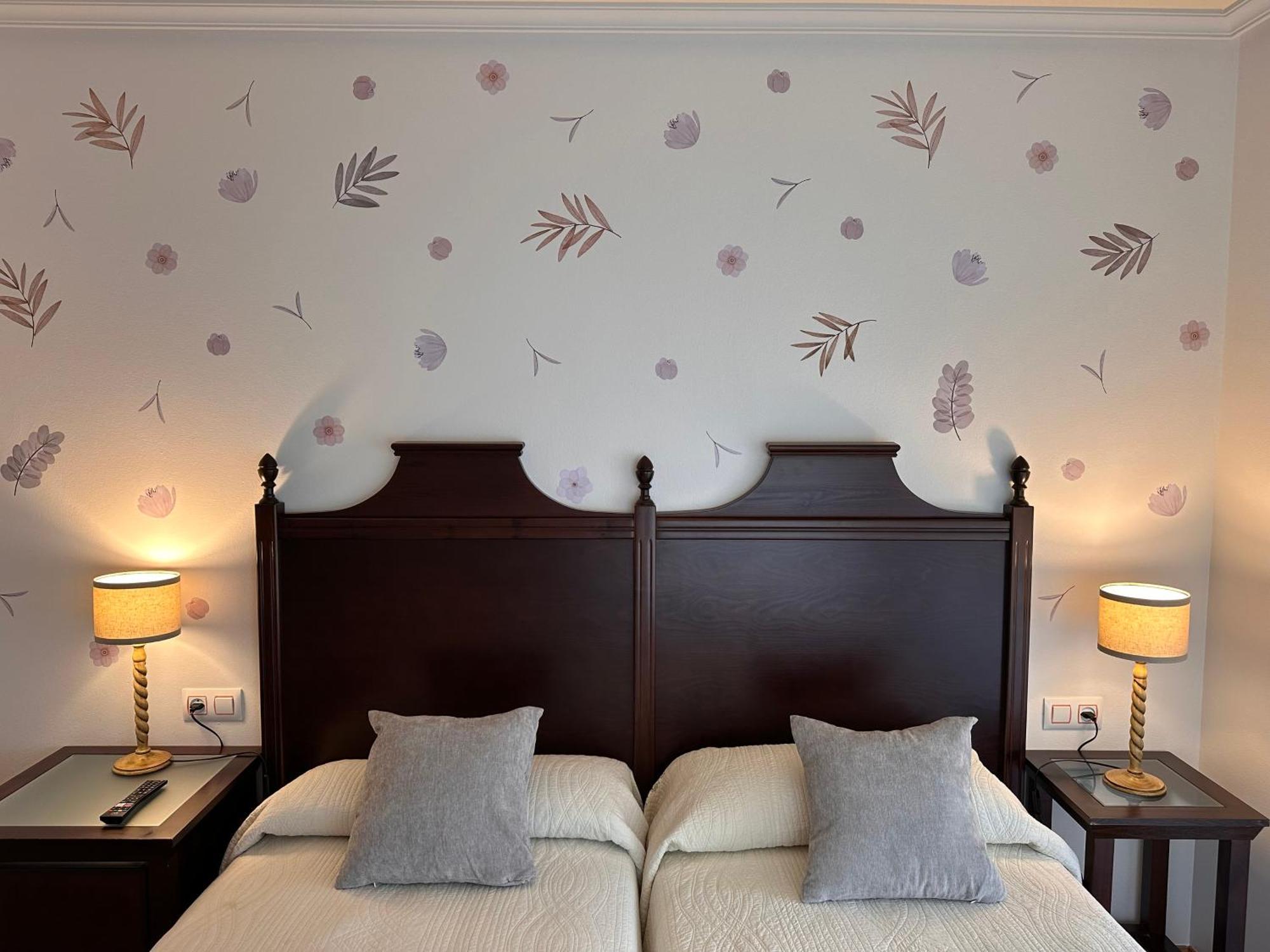 Hotel Y Apartamentos La Lonja Onís Екстериор снимка